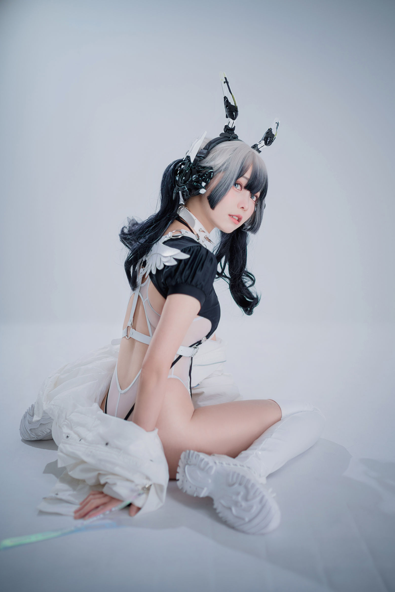 [COSPLAY] Ely_eee(ElyEE子) – Cyber Girl BLANCHE 賽博少女