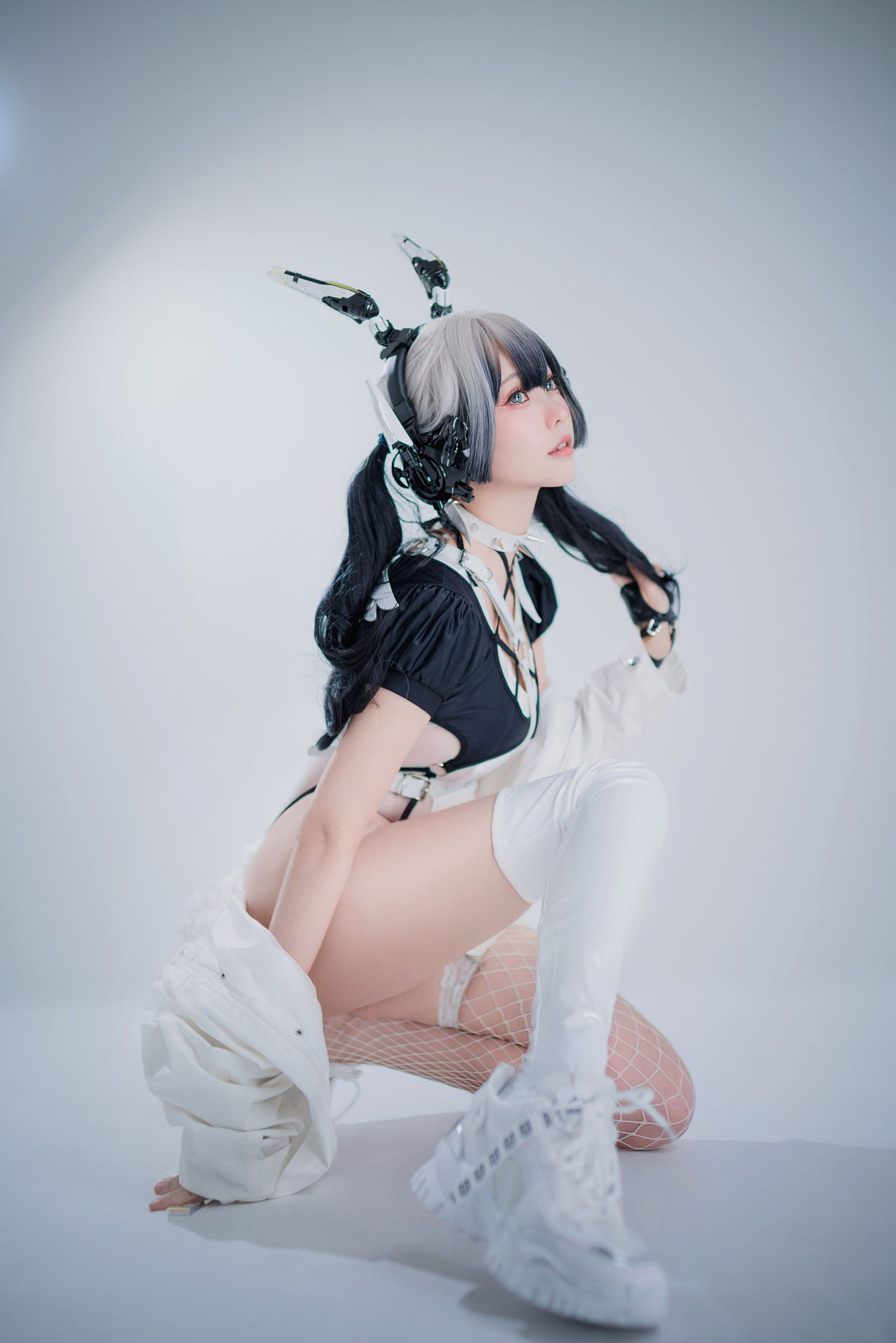 [COSPLAY] Ely_eee(ElyEE子) – Cyber Girl BLANCHE 賽博少女