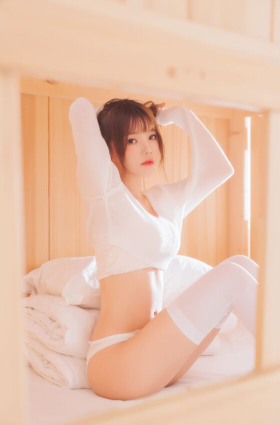 [COSPLAY] 桜桃喵 – 黑&白 之 梦幻白