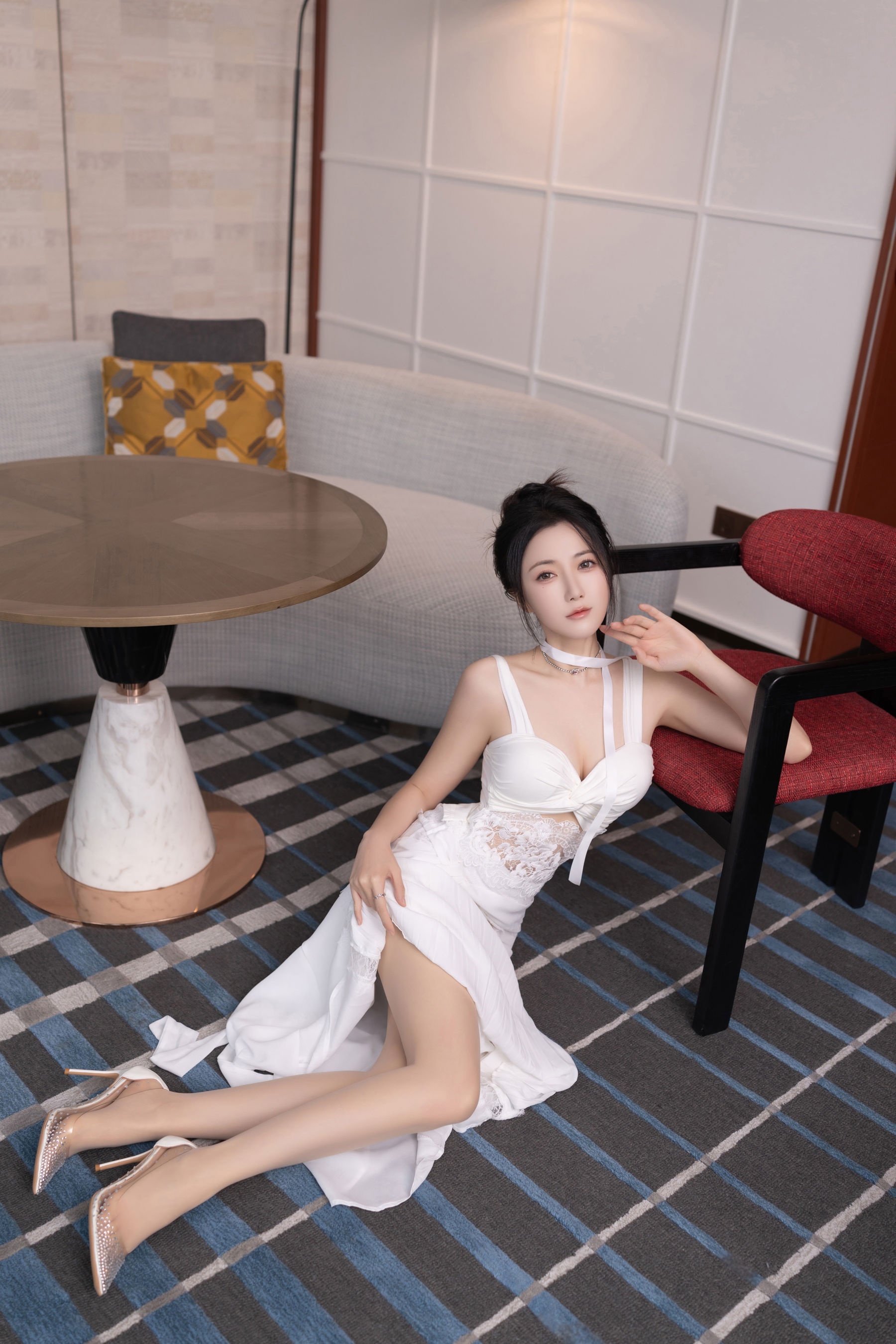 [秀人内购] 鱼子酱Fish 诱人私拍福利 白裙肉丝