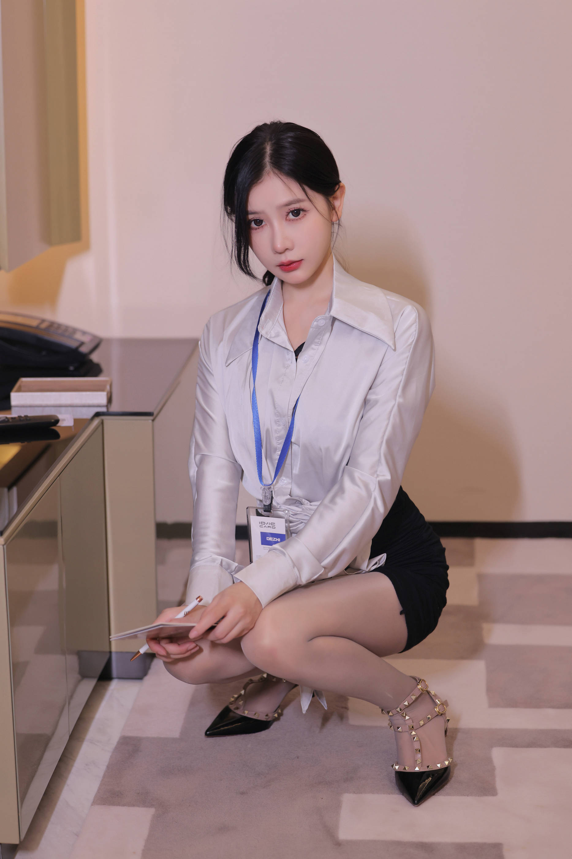 [秀人内购] 尹甜甜 诱人私拍福利 ol制服