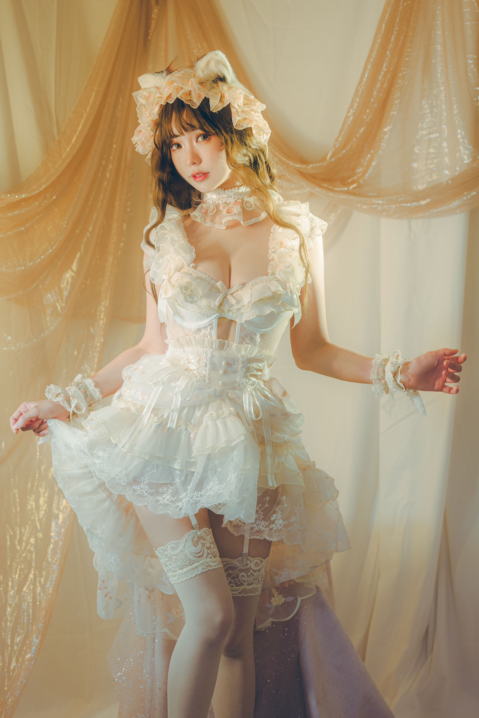 [COSPLAY] Ely_eee(ElyEE子) – Red panda~Lingerie 小熊貓古典蕾絲