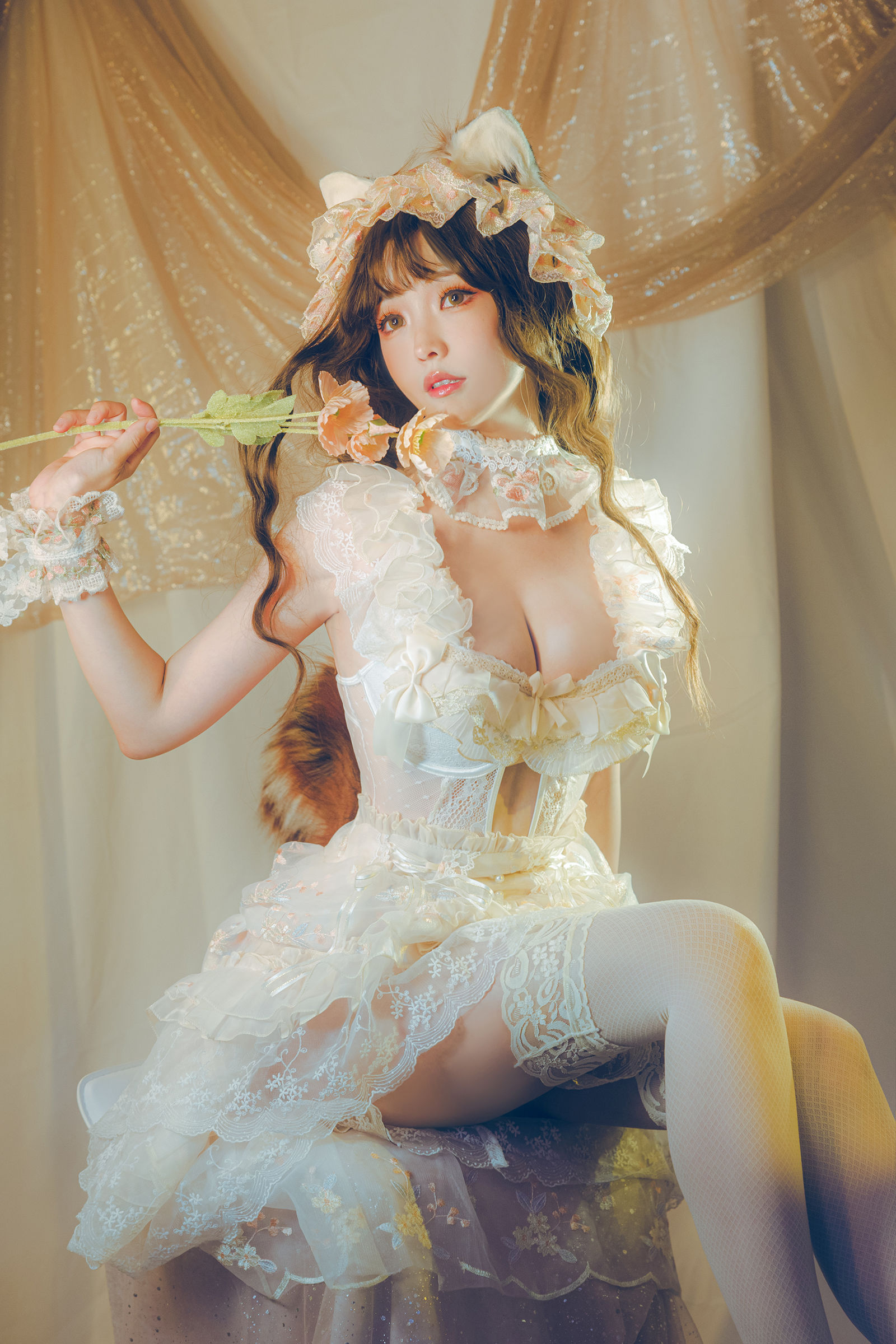 [COSPLAY] Ely_eee(ElyEE子) – Red panda~Lingerie 小熊貓古典蕾絲