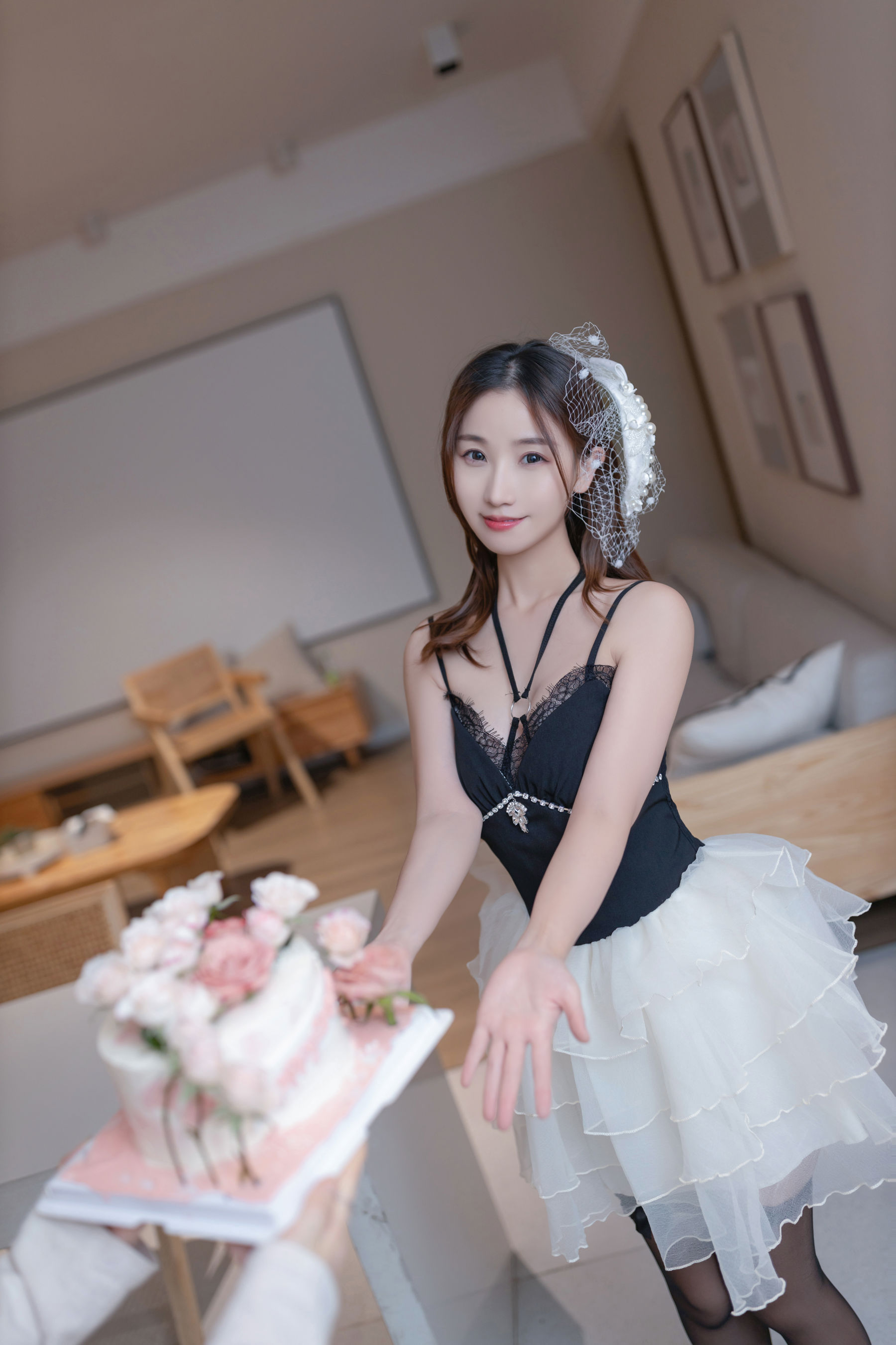 [秀人内购] 杏子 诱人私拍福利 生日快乐