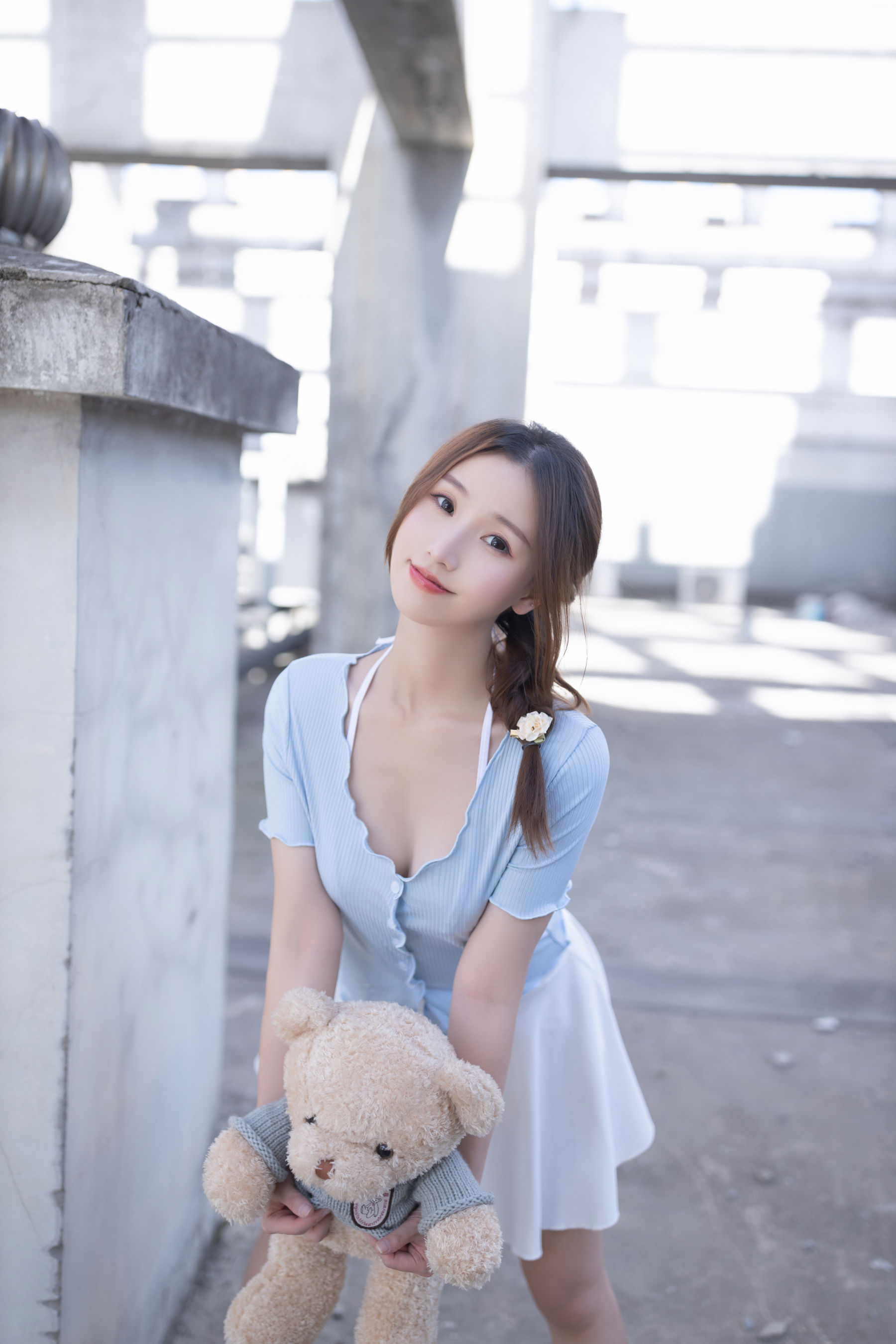 [秀人内购] 杏子 诱人私拍福利 天台