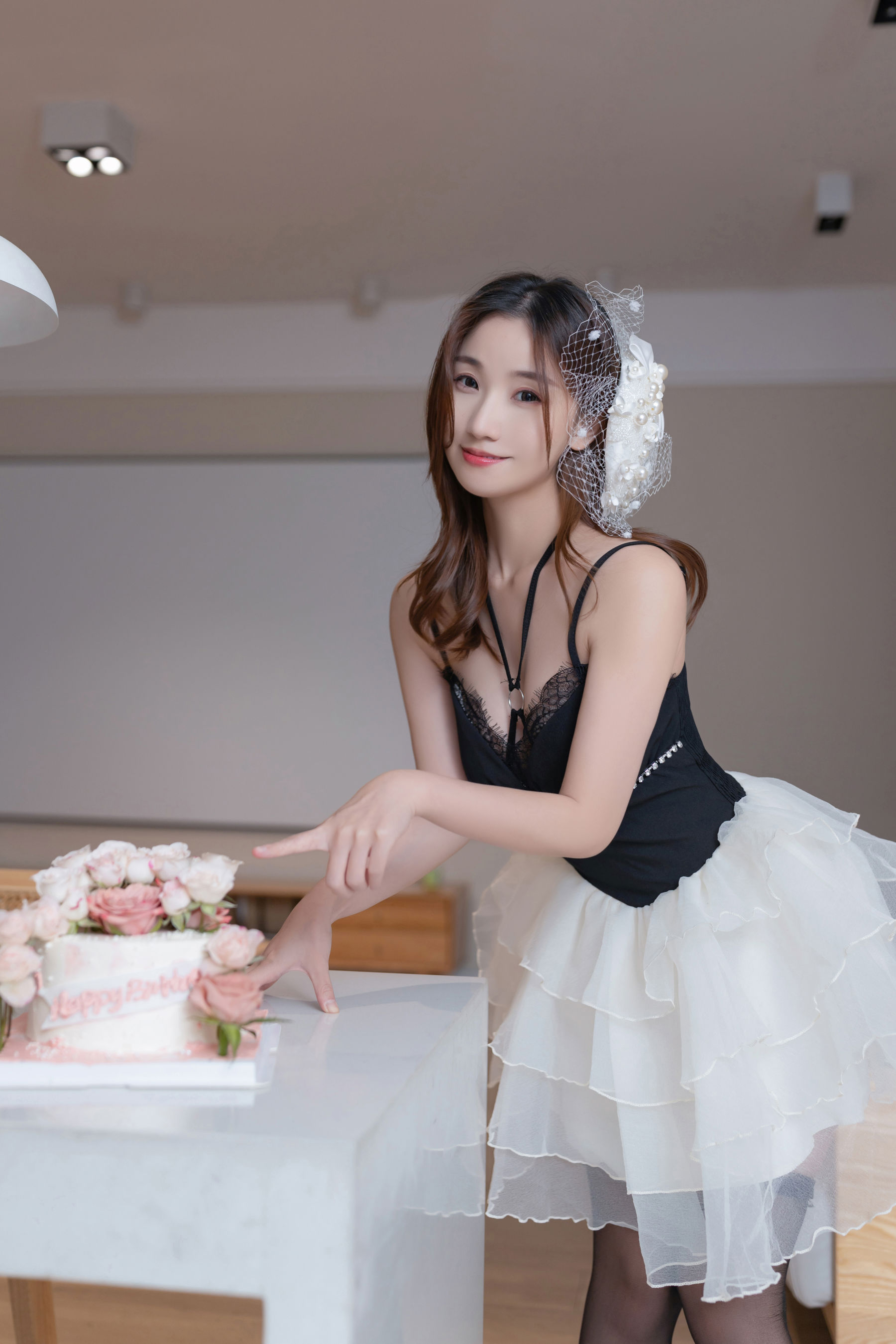[秀人内购] 杏子 诱人私拍福利 生日快乐