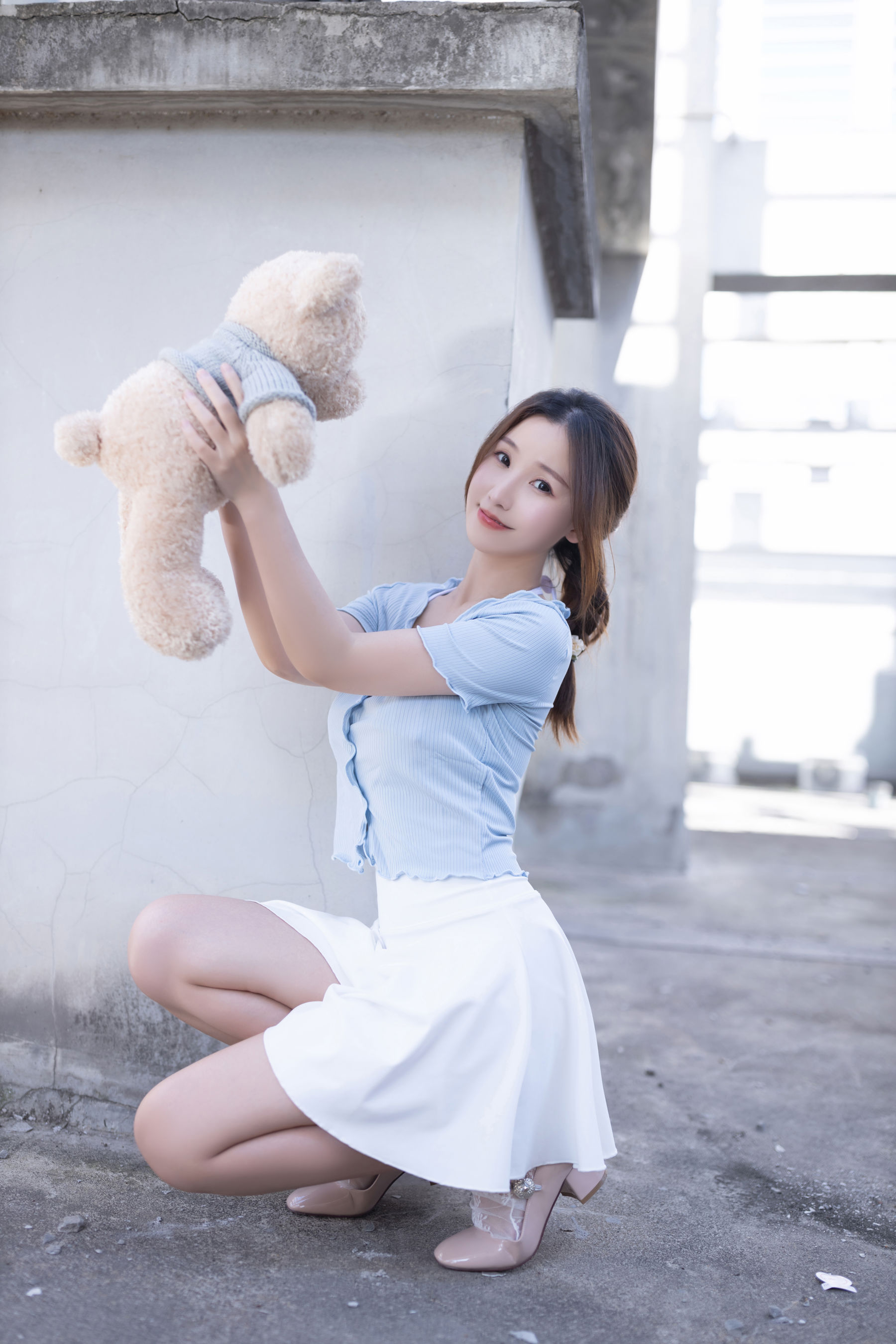 [秀人内购] 杏子 诱人私拍福利 天台
