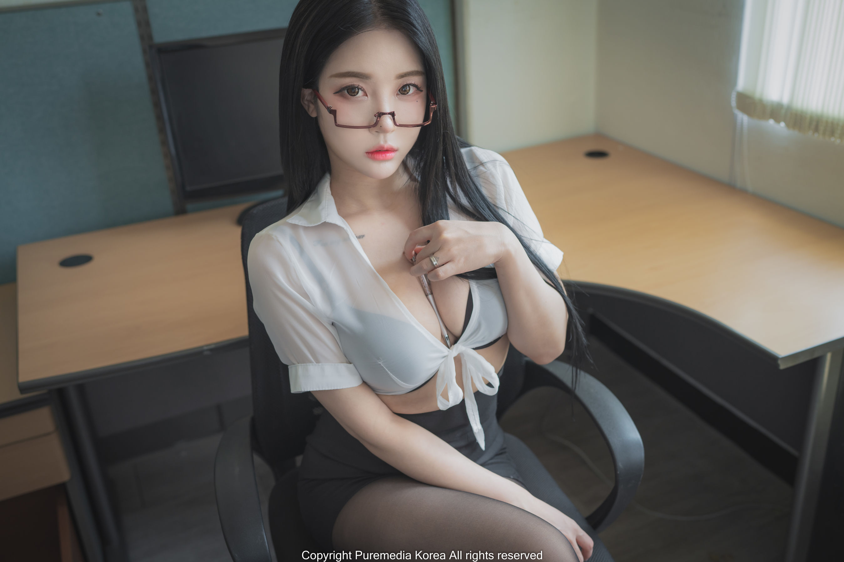 [PURE MEDIA] Bomi 性感OL [95P]