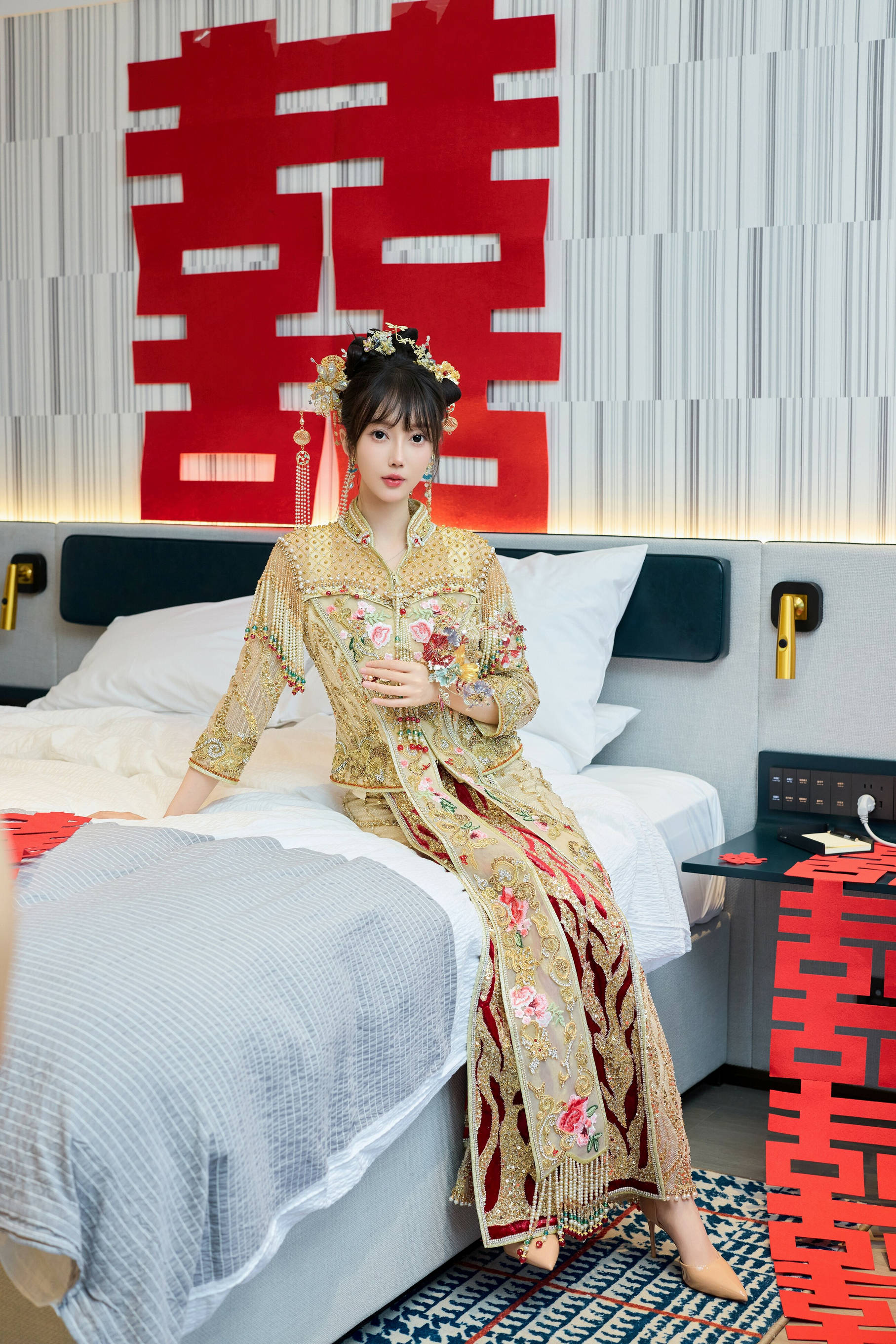 [秀人内购] 玥儿玥er 诱人私拍福利 婚纱制服诱惑