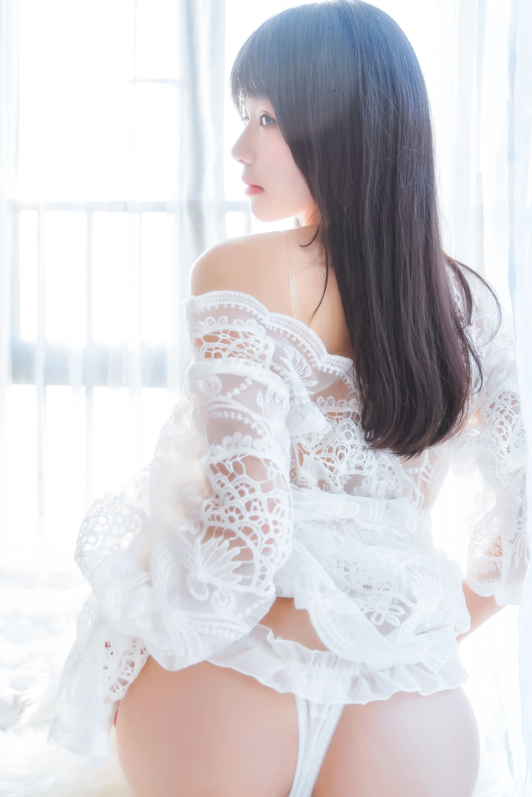 [COSPLAY] 桜桃喵 – 初雪