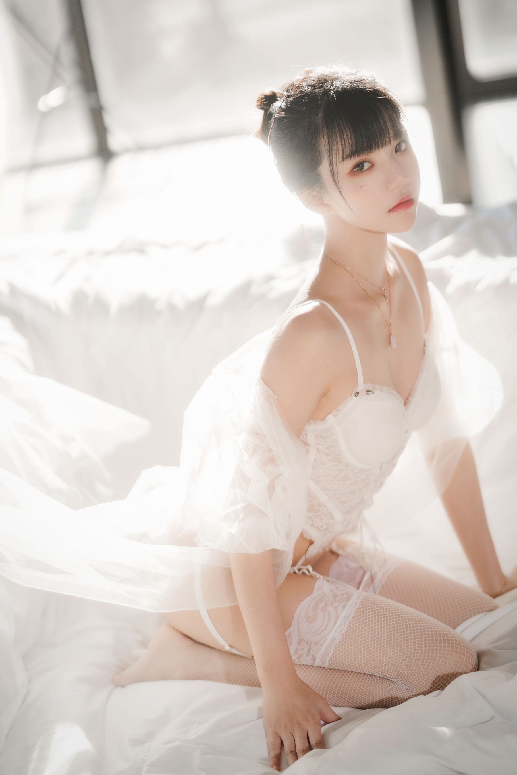 [COSPLAY] 桜桃喵 – 白纱糖