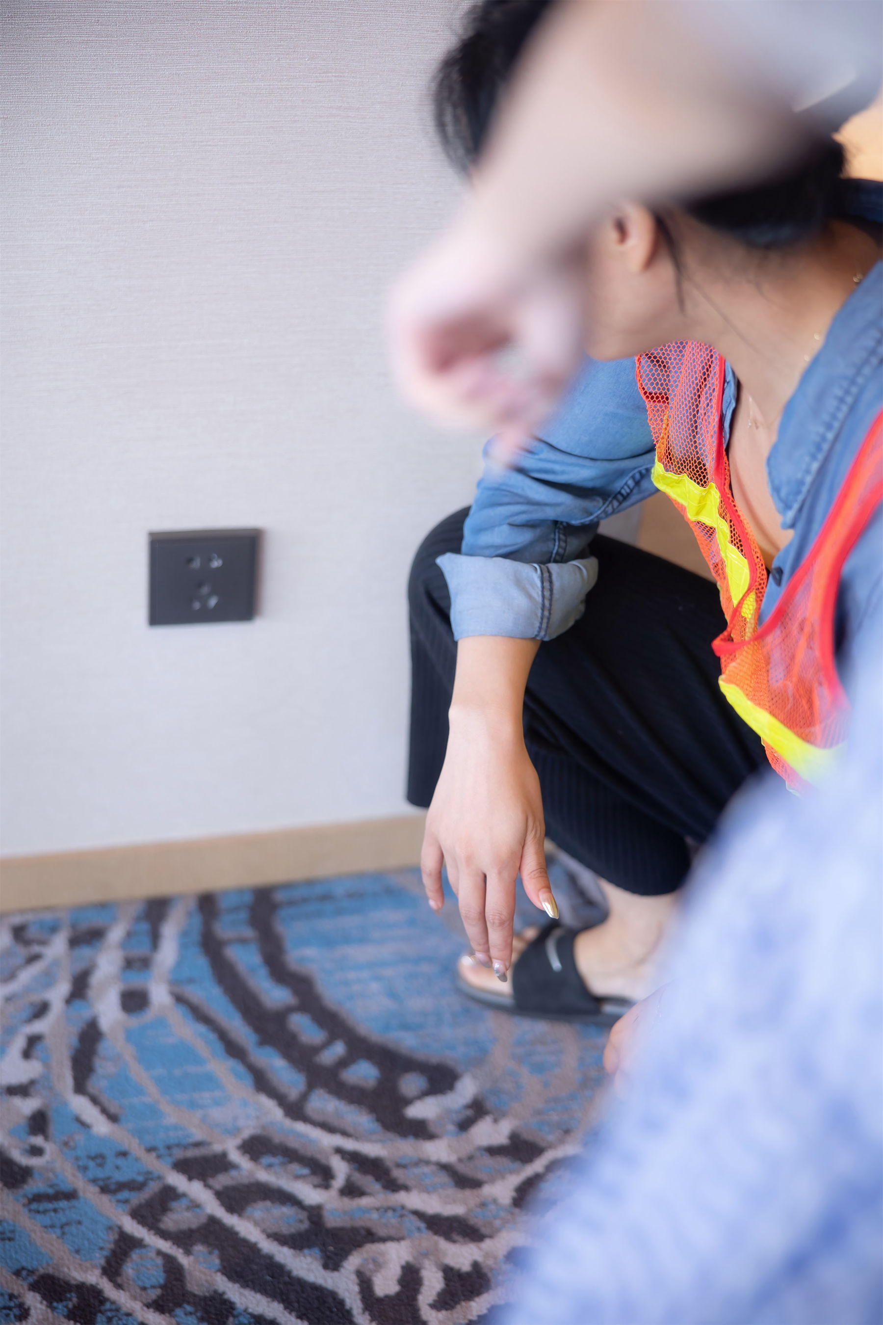 [秀人内购] 谢小蒽 诱人私拍福利 停电维修写真