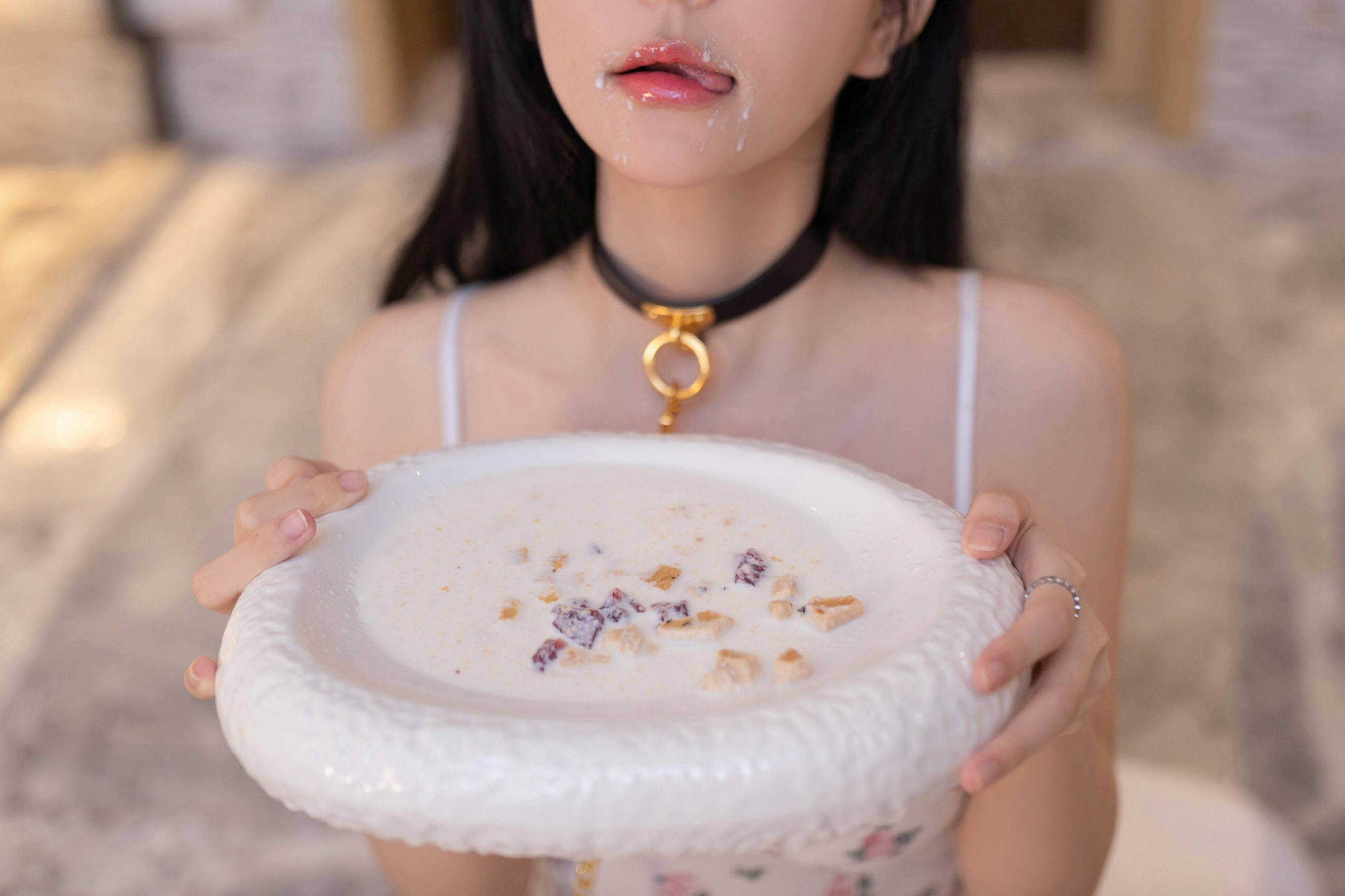 [秀人内购] 谢小蒽 诱人私拍福利 白色花纹睡裙