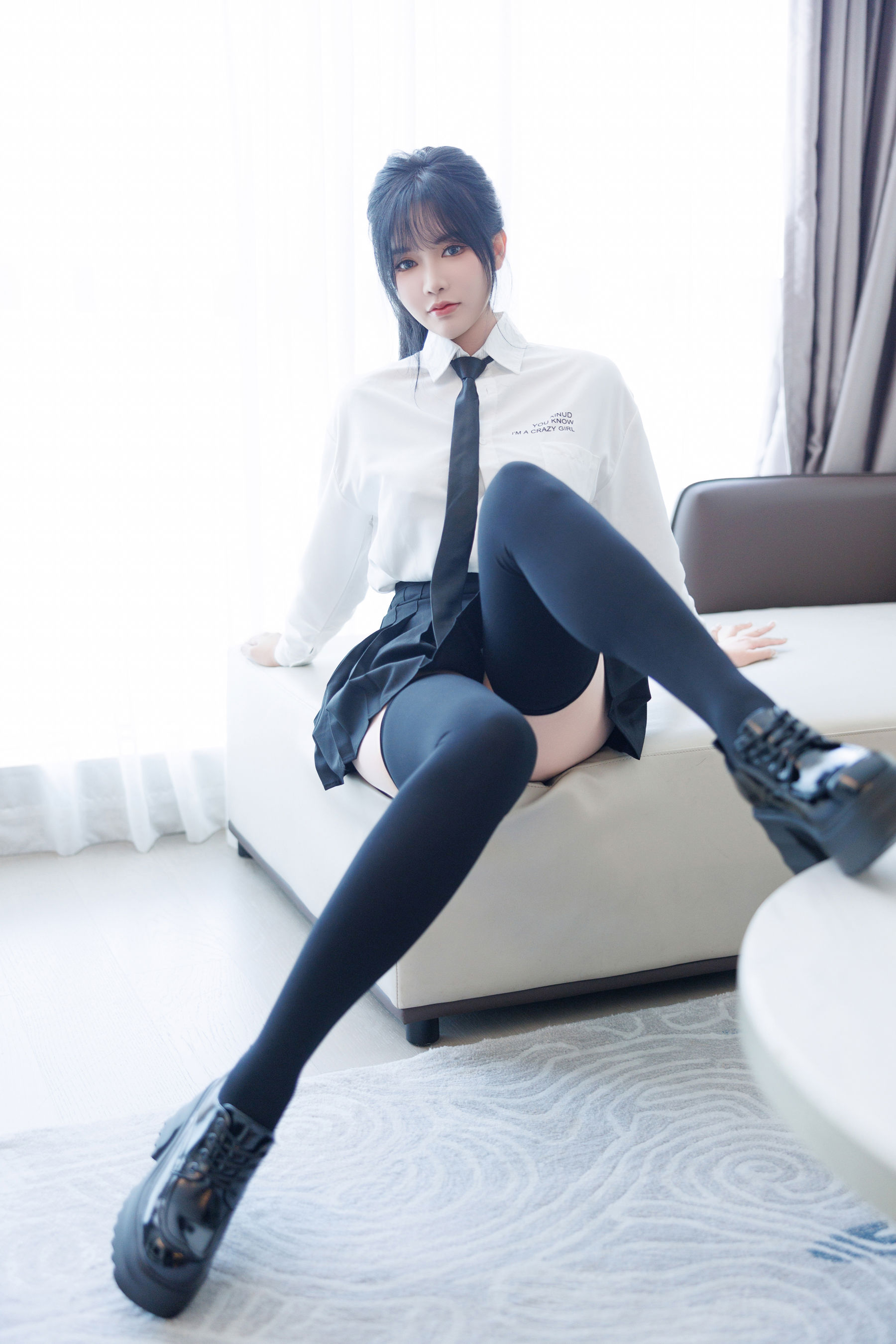 [秀人内购] 娜比 诱人私拍福利 学生装