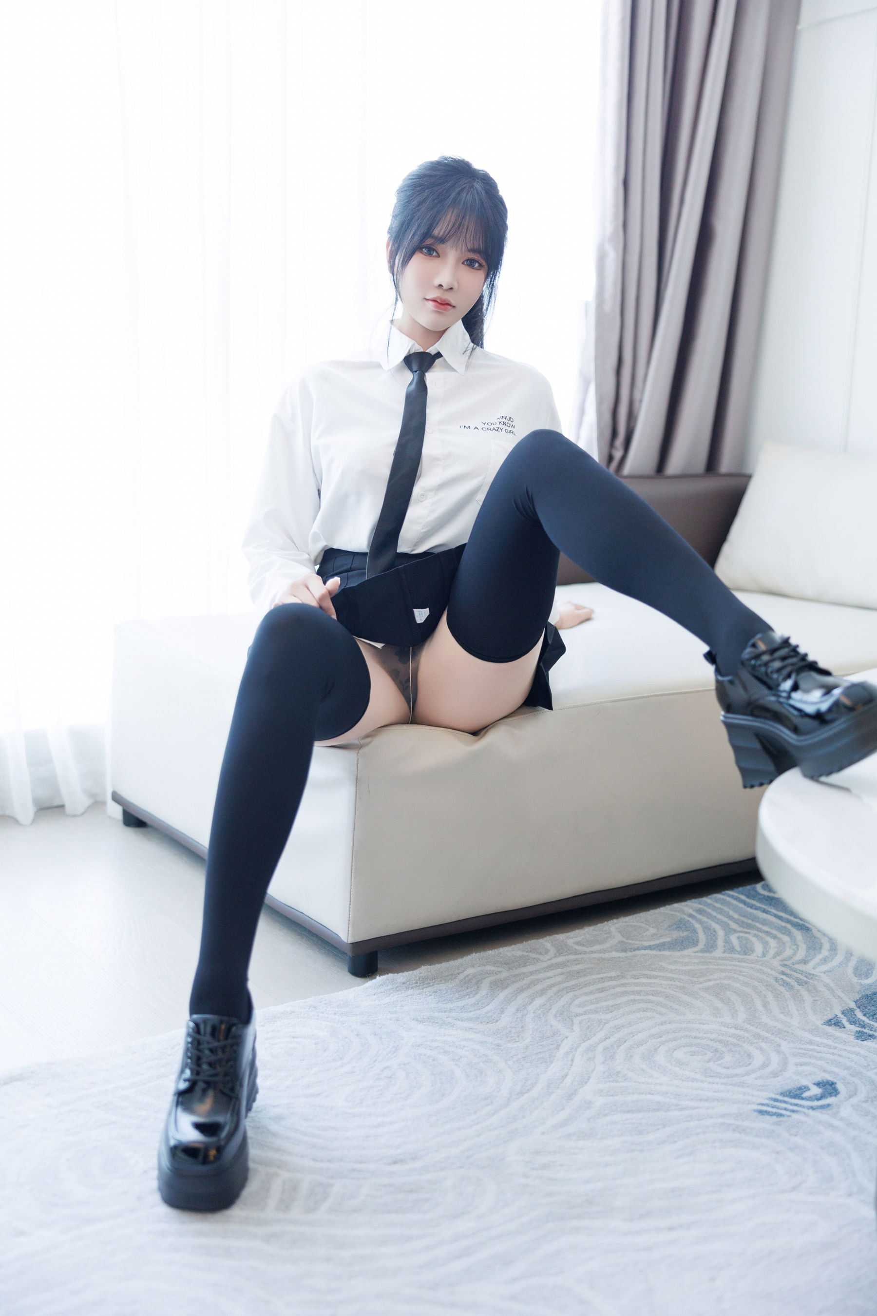 [秀人内购] 娜比 诱人私拍福利 学生装
