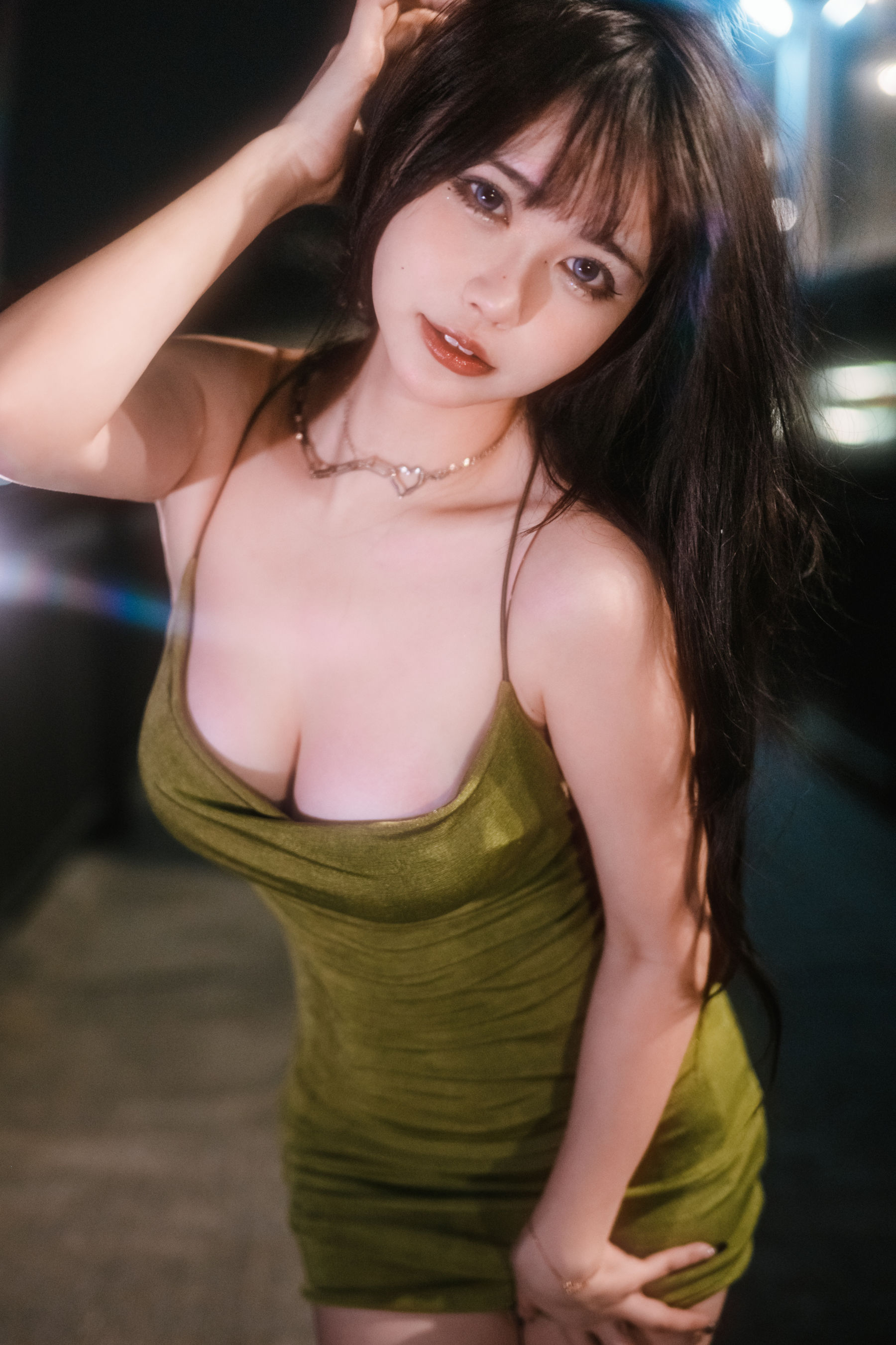 [COSPLAY] Tina很妖孽呀 – 绿色连衣裙