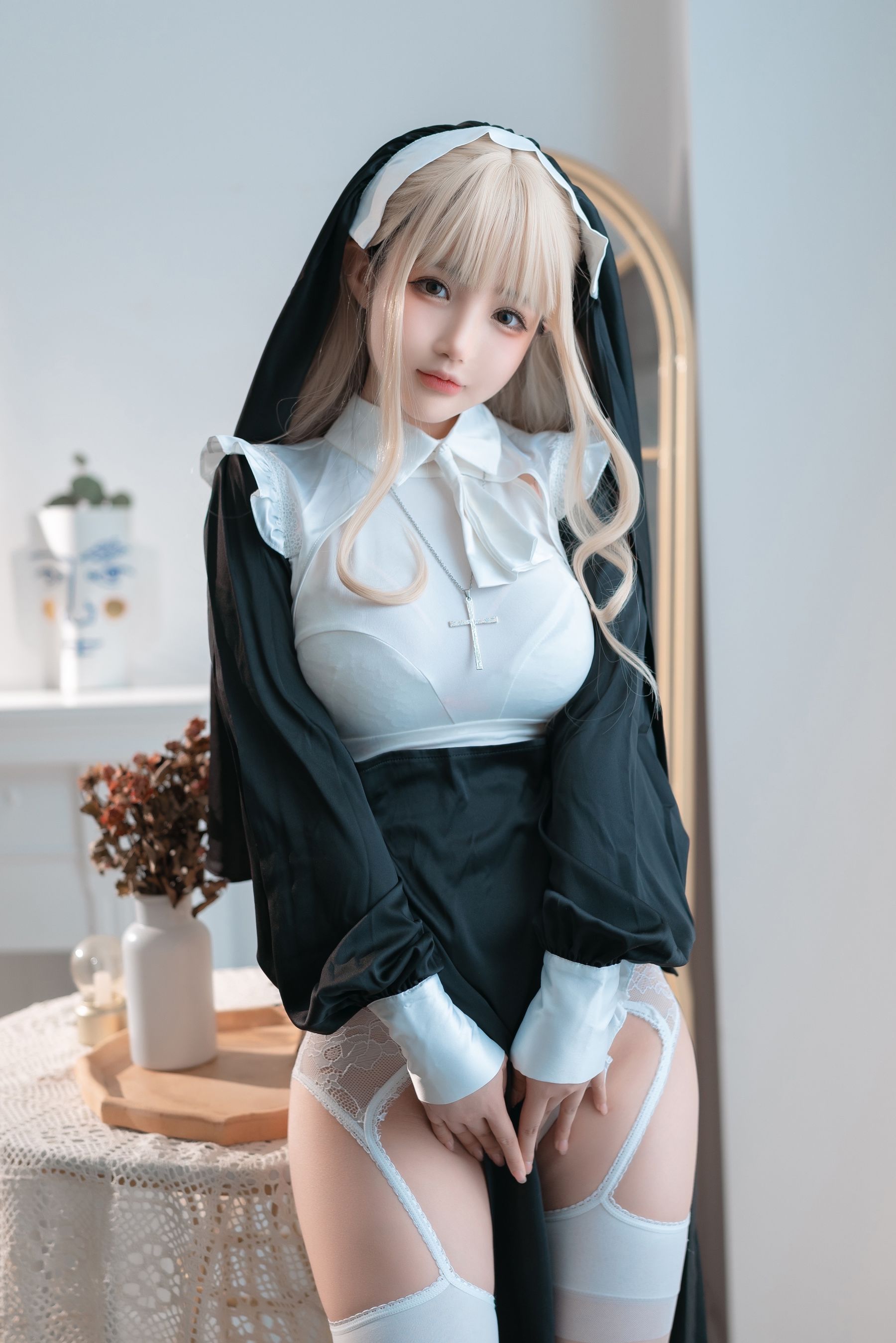 [COSPLAY] 桜井宁宁 – 修女