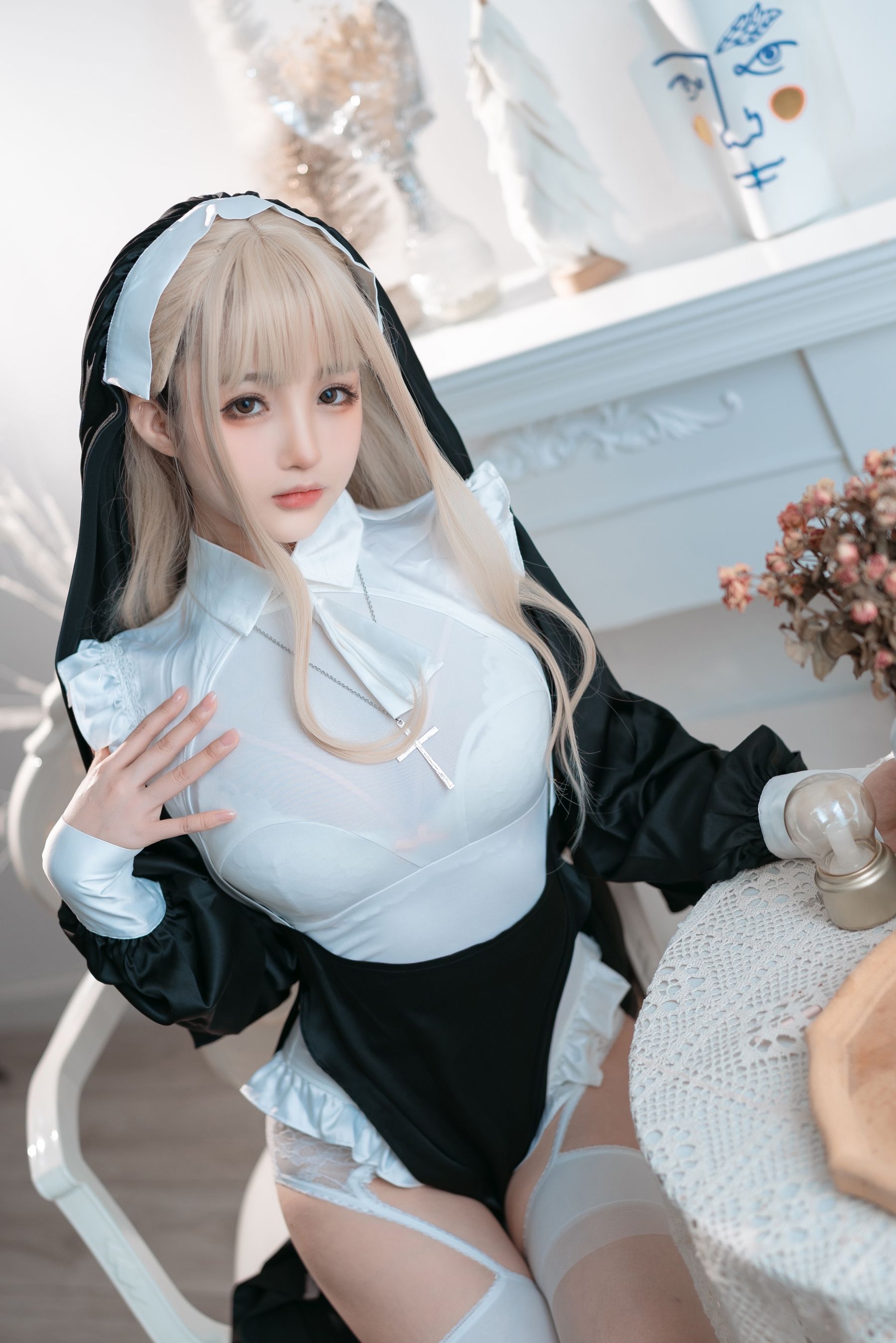 [COSPLAY] 桜井宁宁 – 修女