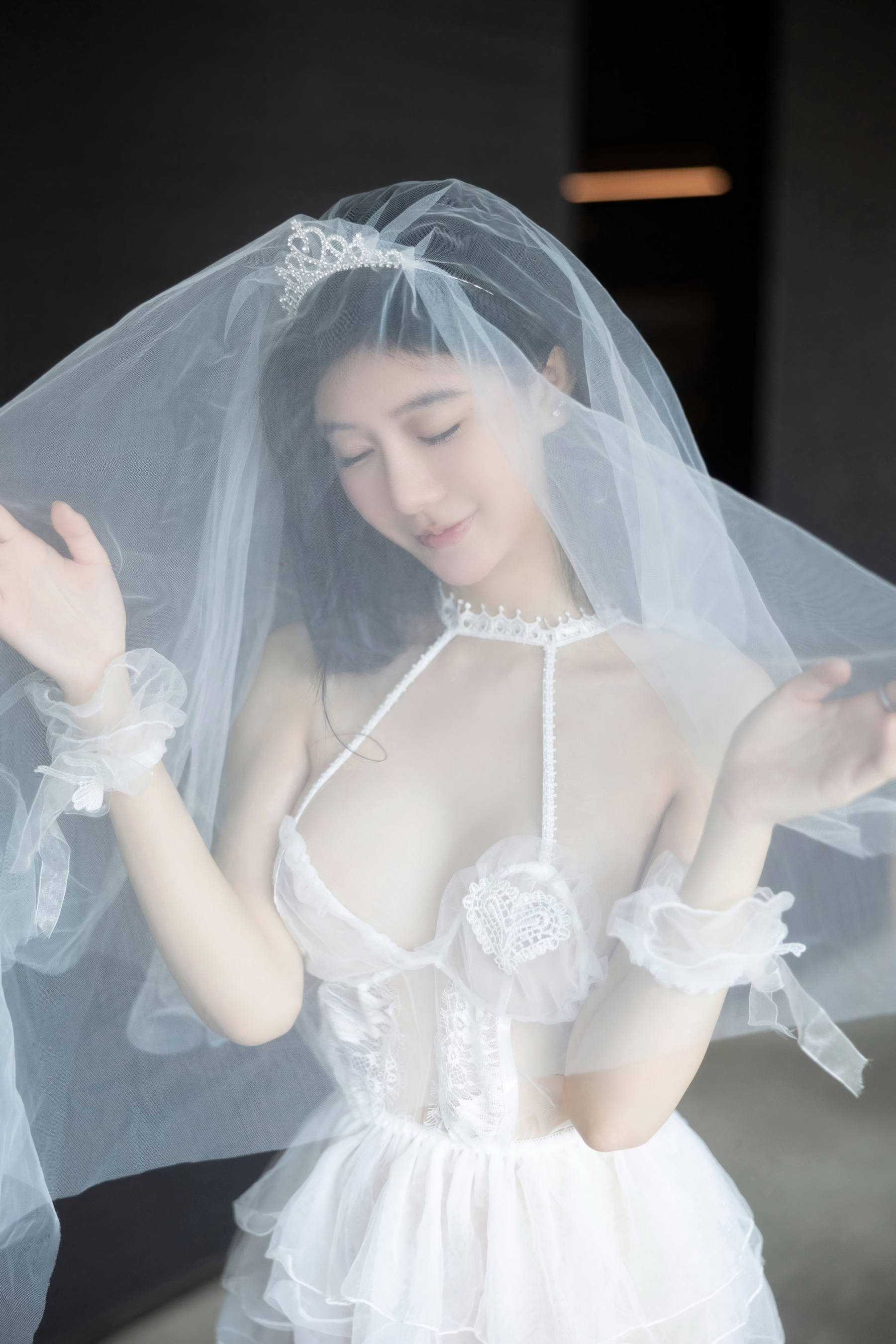 [秀人内购] 谢小蒽(幼幼) 诱人私拍福利 婚纱