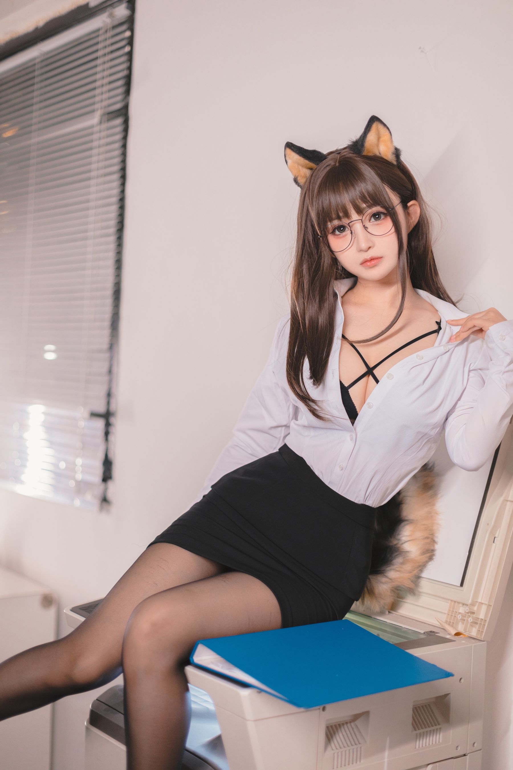 [COSPLAY] 桜井宁宁 – 柴犬OL